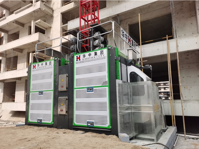 SG飞艇起重：高楼建设常用的施工升降机你了解多少？